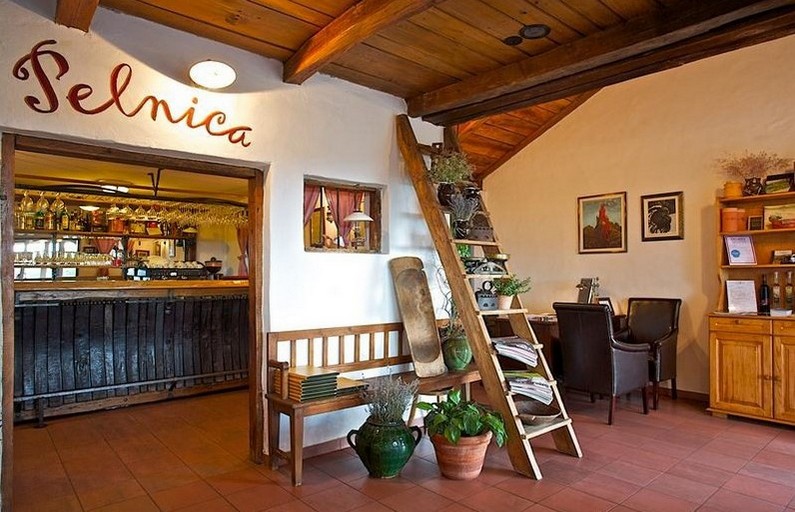 Vuglec Breg restaurant Pelnica 